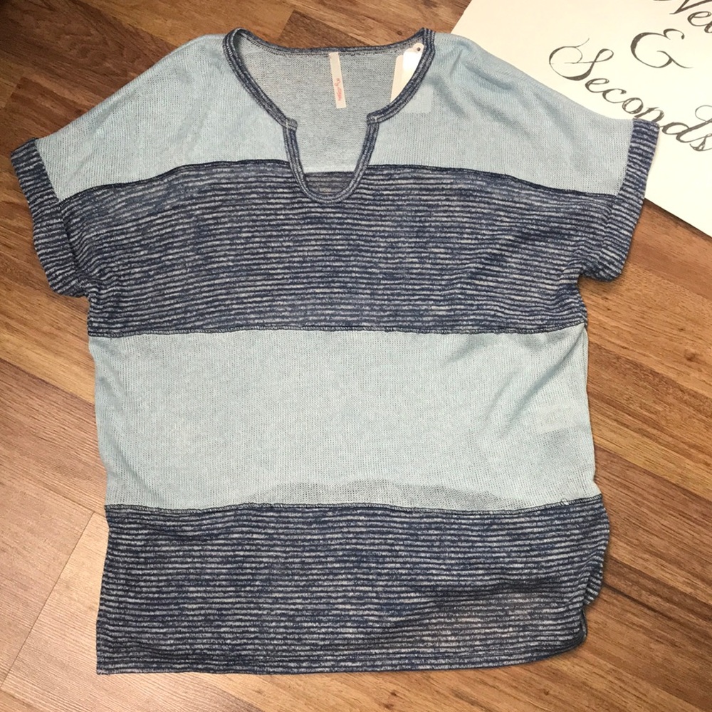Color Block Mid Sleeve Top - Picture 2 of 5